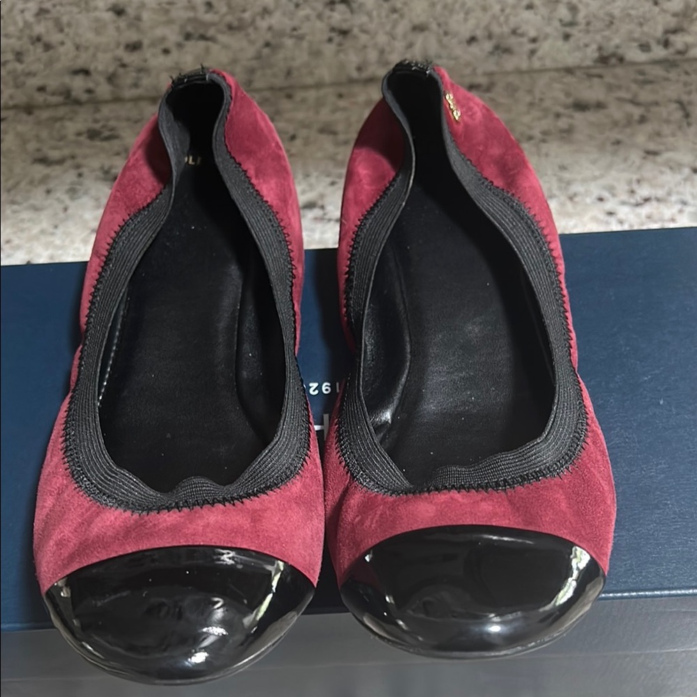 Cole Haan Deltona Gore Burgundy & Black Ballet Flats w/elasticized edge.